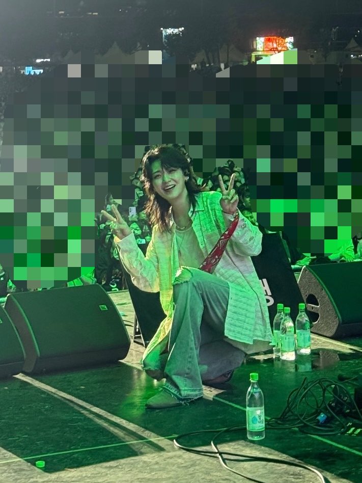 yeonzo___'s tweet photo. 아는사람 앞이라고
눈매 착순이처럼 풀어지는거 너무 ㄱㅇㅇ… https://t.co/GjTPudikgs