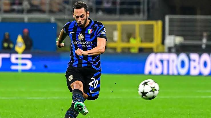 KodBendeSpor's tweet photo. ⚠️⚠️
Inter, yeni sözleşme için Hakan Çalhanoğlu'nun menajeriyle görüşme gerçekleştirecek. https://t.co/Cu4VxLaxMK