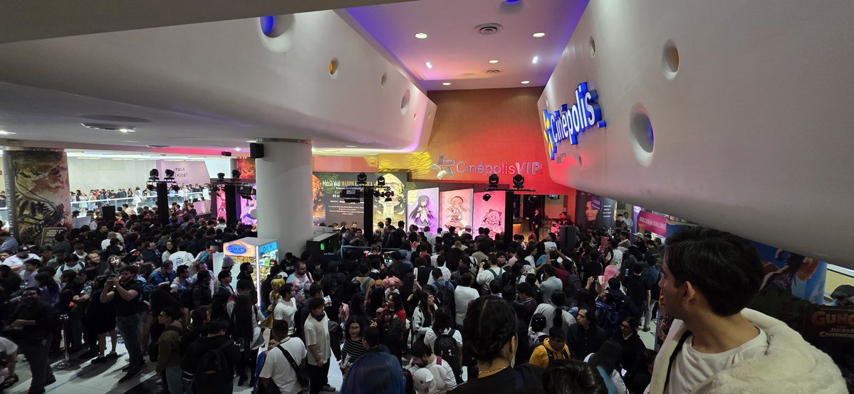 KonnichiwaFest's tweet photo. ¡Ya vamos a comenzar! ¡La premiere y evento especial de #MadokaMagica en México! https://t.co/G0GJ4dLUZx