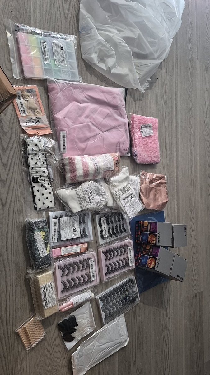 yoursolematexxx's tweet photo. Isn't it just so triggering seeing me spend a day in the city funded by YOU. My personal wallet slaving away at a pathetic 9-5 just so I can go blast all your money on clothes and jewelry while out with friends 🤣🤣 this is your sex now, transactions.😘💳✨️ https://t.co/LGgHofmmpS
