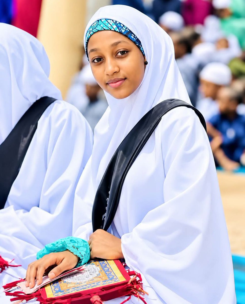 Aminullah0939's tweet photo. 🤔Shin Har Yanzu Kana kan bakanka Na cewa So Makaho Ne? Koko Zakayi iya kokarinka Kasamo mai Addini?🤷 https://t.co/GW3Hoz5cTC