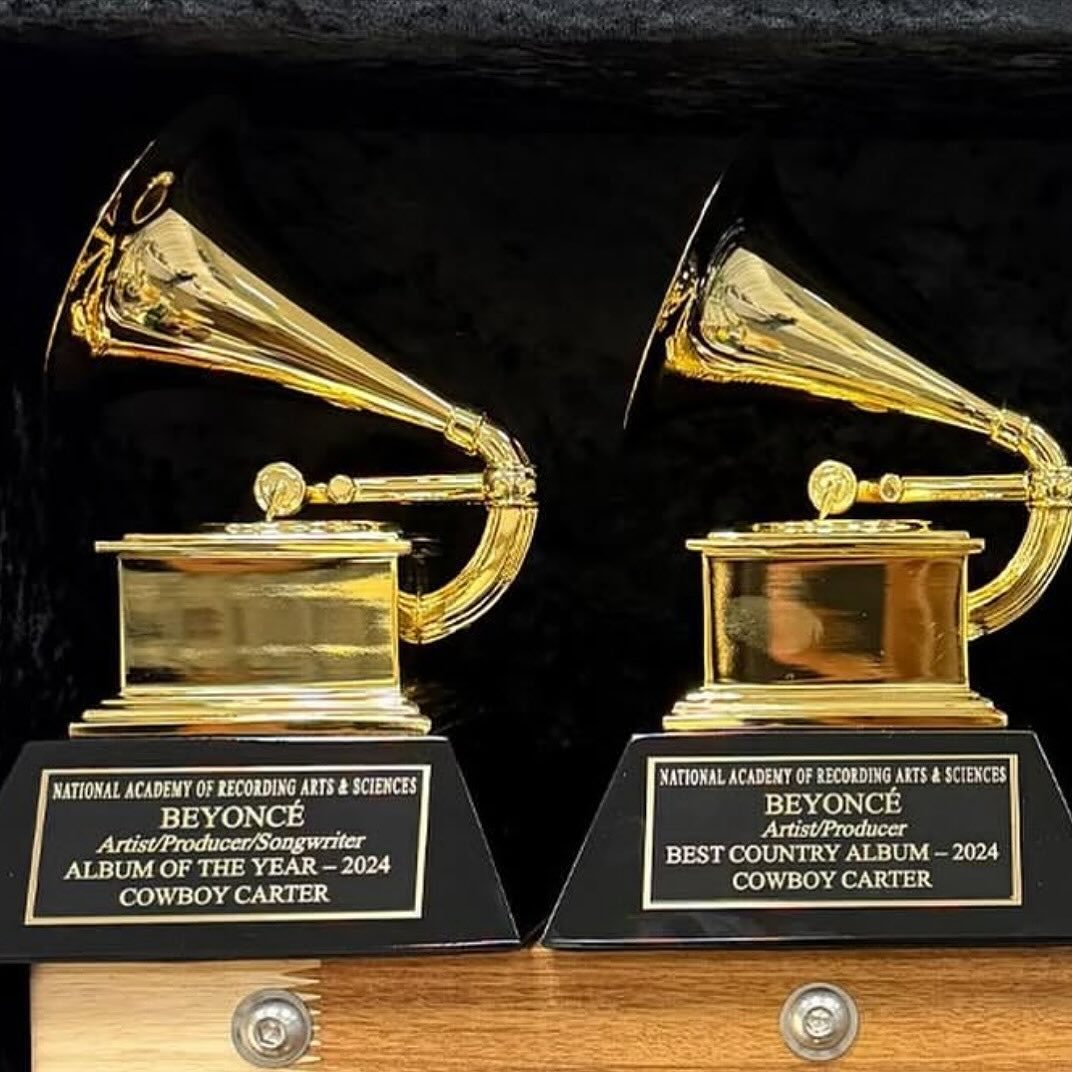 yesterdejavu's tweet photo. @PopFusionHQ They can try to rewrite history all they want but they can't change what the award sat on Beyoncé's shelf says - BEST COUNTRY ALBUM 💋 https://t.co/4tsRH6PaPd