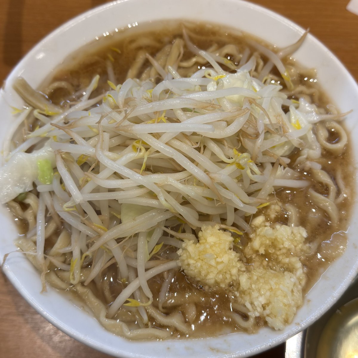 kadotomohiro's tweet photo. 9月12日
ぶた壱さん
・ラーメン（ぶた壱✗D麺）
夜営業の乳化したスープええやん
麺もうまくてズバズバいけるわ☺️
連日来店してるレジェンド軍団が辛いラーメンを食べ終わった後、スタッフさんにまた明日と言われてるのを聞いて怖くなった😭

ごちそうさまでした🤤 https://t.co/00jpNGyp00