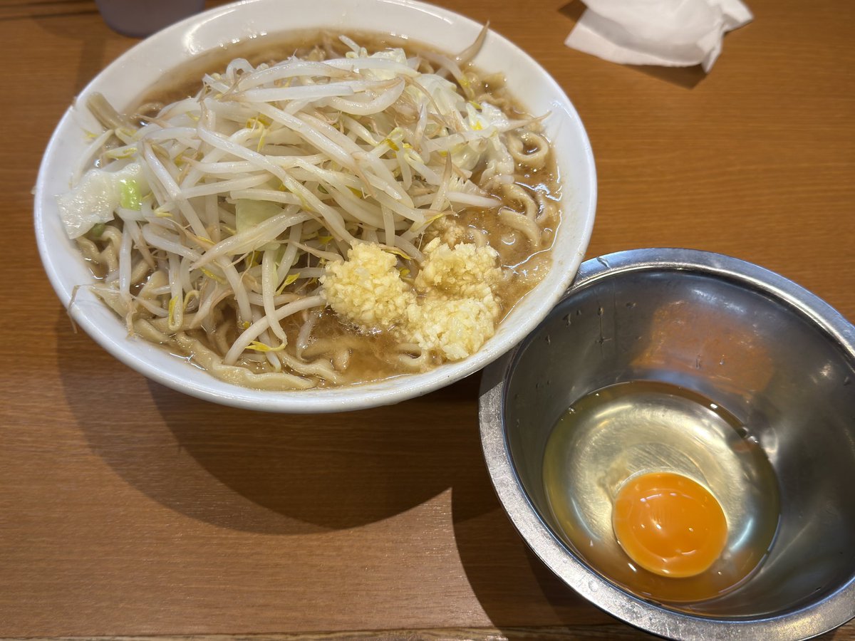 kadotomohiro's tweet photo. 9月12日
ぶた壱さん
・ラーメン（ぶた壱✗D麺）
夜営業の乳化したスープええやん
麺もうまくてズバズバいけるわ☺️
連日来店してるレジェンド軍団が辛いラーメンを食べ終わった後、スタッフさんにまた明日と言われてるのを聞いて怖くなった😭

ごちそうさまでした🤤 https://t.co/00jpNGyp00