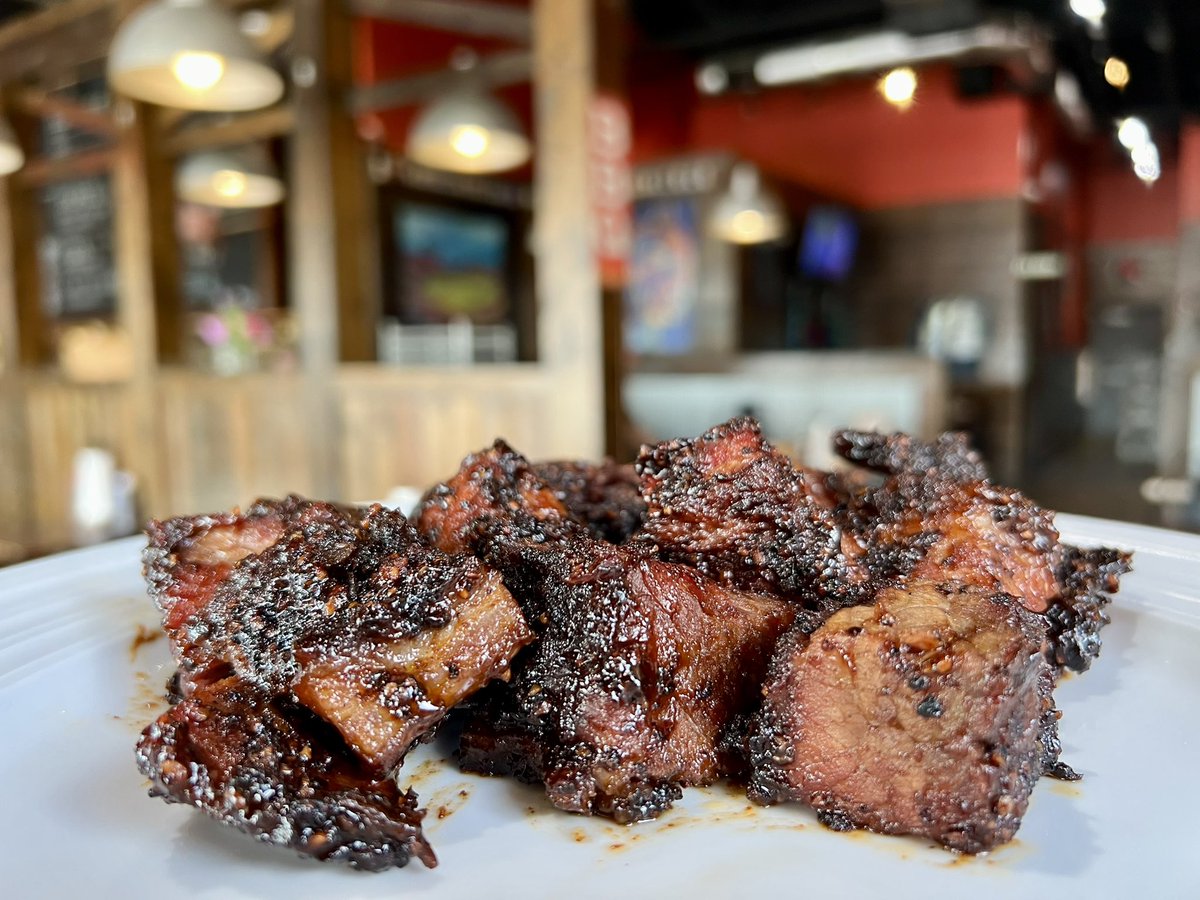Sugarfire44's tweet photo. 🐷 3 LIL’ PIGS—3 Sliders with Pulled Pork, Sliced Ham, House Bacon, American Cheese, Pepper Jack &amp; STL Sweet BBQ Sauce!

🐮 BURNT ENDS—Get a 6 or 8 oz. Sandwich or Plate!

WE DELIVER 🚘 

https://t.co/wYNWRyJujY https://t.co/tblqas2WeN
