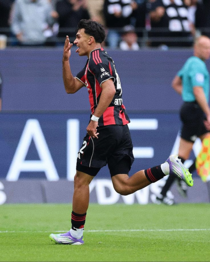 Argler_'s tweet photo. Can Uzun vs Mainz 05. 🇹🇷🇩🇪

⏰ 87' Jugados
🦶 65 Toques
🎯 2 tiros / 2 al arco (100%)
⚽️1 Gol
📈 1,37xG / 1,97xGOT
💨 2/3 regates 
📌 2/3 Balones largos completados
🦺 7 Recuperaciones

⭐️ 9.1 en @FotMob https://t.co/rzmhKhSzXD