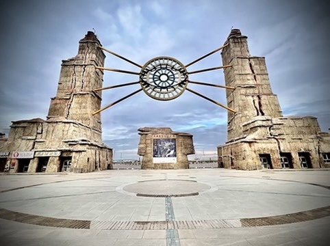 NilssonsInChina's tweet photo. In Karamay, banshees’ shrieks devour the earth. Gobi‑bound gales carry screams from underworld spirits. Category‑12 hurricanes flay stone down to bare skeletal rock. These yardangs are a geological graveyard, born 130 million years ago, when the last waters of vast Junggar … https://t.co/qG6mHe1iFi