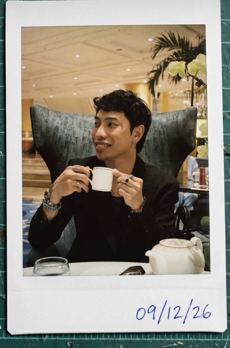 ELQNation's tweet photo. Coffee, tea, or E-va? 💜 https://t.co/muQHxX8suG