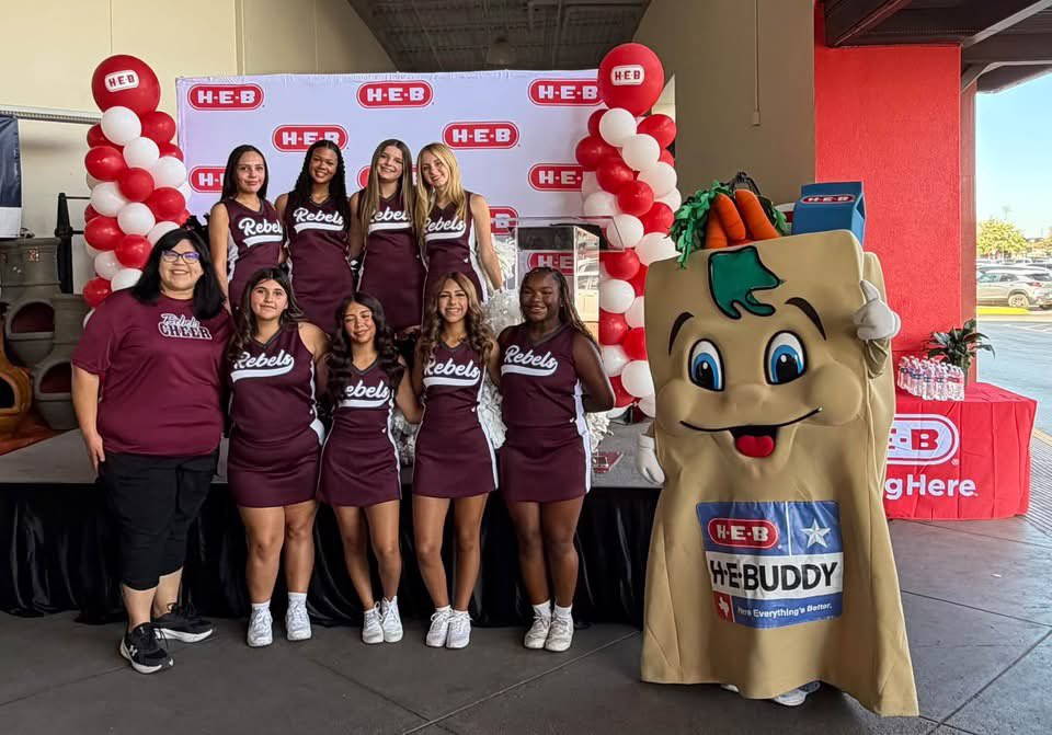 MidlandLFHS's tweet photo. 📣Coach Chabarria and the LFHS cheer team helped celebrate HEB’s 30th Birthday!!! 🎂
#famiLEE #leefreshmanhighschool #leecommunity https://t.co/ScqQWPU3lH