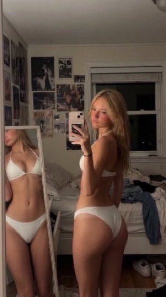 avaejlk's tweet photo. 18f single, who will accept some pics ? 🙈  guys only https://t.co/P4Sbbtre9w
