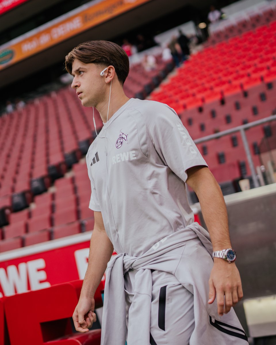 fckoeln_en's tweet photo. Starting for the first time in red and white 👊

Stuck in from the start, Mikey! 🔴⚪️
___
#KOESVW #effzeh https://t.co/LY8ZvSwiJ6