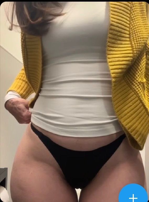 Amber_rnn's tweet photo. Mon loulou t'es là ?  🥺                 

  Je peux venir t'embêter en privé ?🥰 https://t.co/WOwFWws1ss