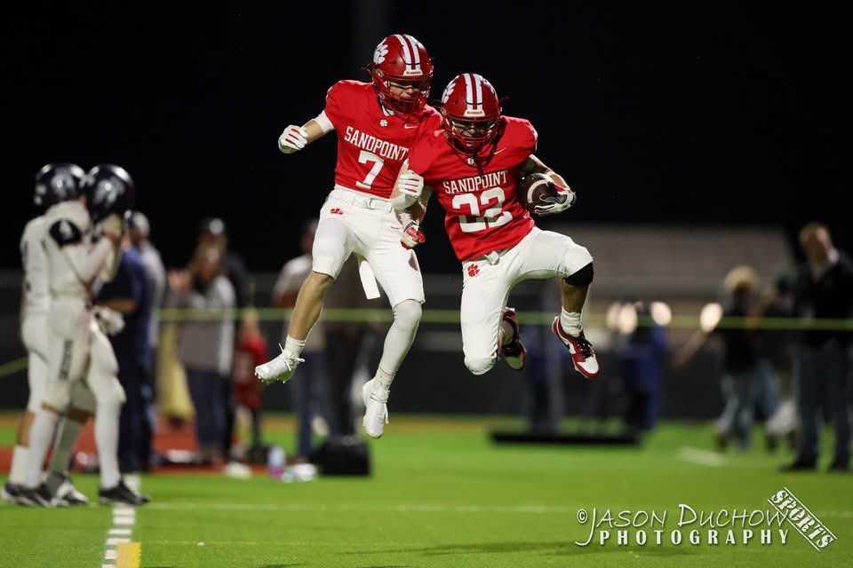 jasonduchow's tweet photo. Varsity Football Final: Sandpoint 41 Bonners Ferry 14. https://t.co/pWbK1IH52U