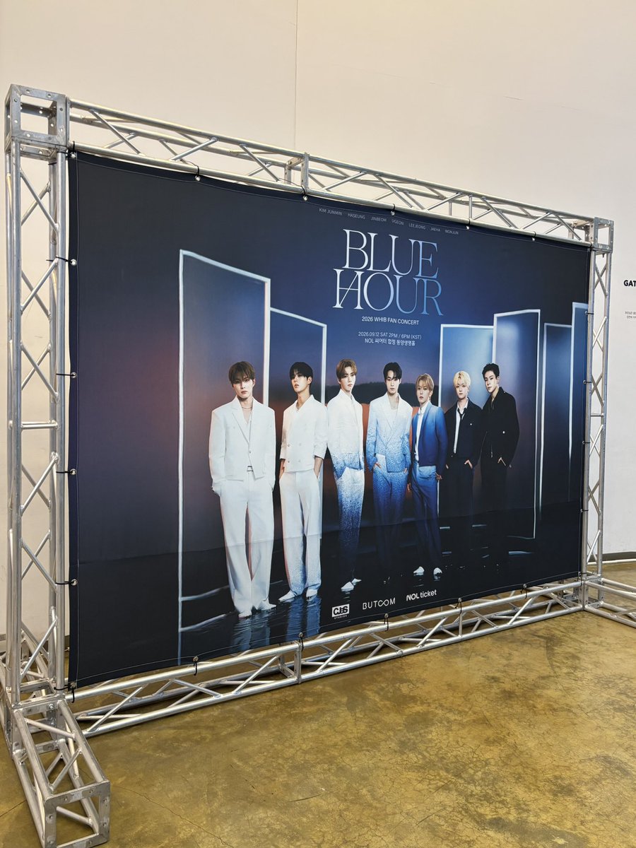 my2nii's tweet photo. 260912 WHIB FANCON BLUE HOUR

휩랑합시다   . .🫰🏻 https://t.co/ueYsdz6OLU