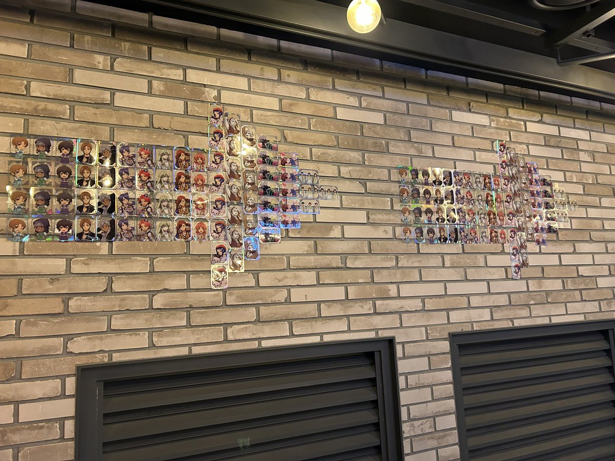 jaekkihae's tweet photo. 오늘 홍메박 갔다가 이거 처음 봤음
킹투어 특전으로 만들어진 화살표 ... 광기다 https://t.co/Oms7uUywl9