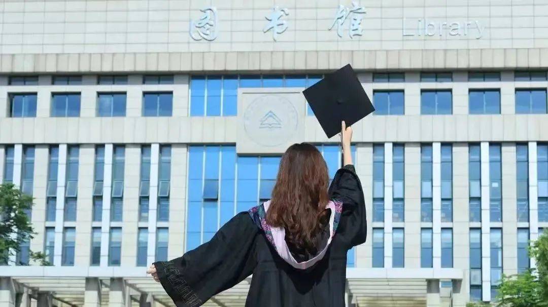 rosys765919's tweet photo. Grad caps thrown high, hearts full of memories – today we close one chapter, but so many more wait to be written.  #GraduationSeason https://t.co/2TLmpc704s