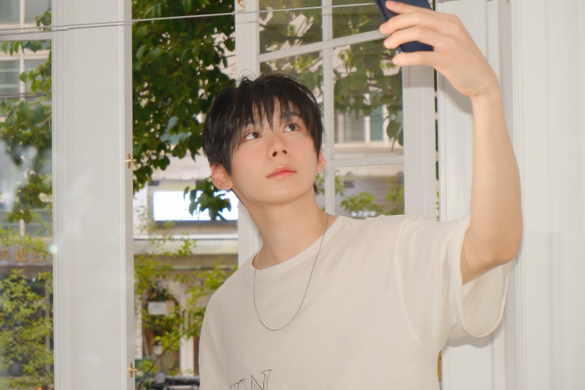 AHOF_COFCENTRAL's tweet photo. Han Instagram Update 🐈‍⬛ [260912]
☁️

#PARKHAN #박한 #AHOF #아홒 https://t.co/g2BIKHlnGS