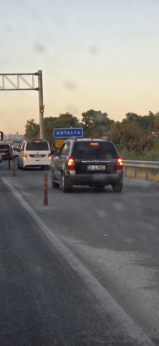 Coskunfurkan58's tweet photo. Antalya çakırlar istikameti çevre yolunda  insanların haklarını gasp eden şerit ihlali yapan uyanık geçinen şahıslar 12.09.2026 18:30 https://t.co/iIyKebexh0