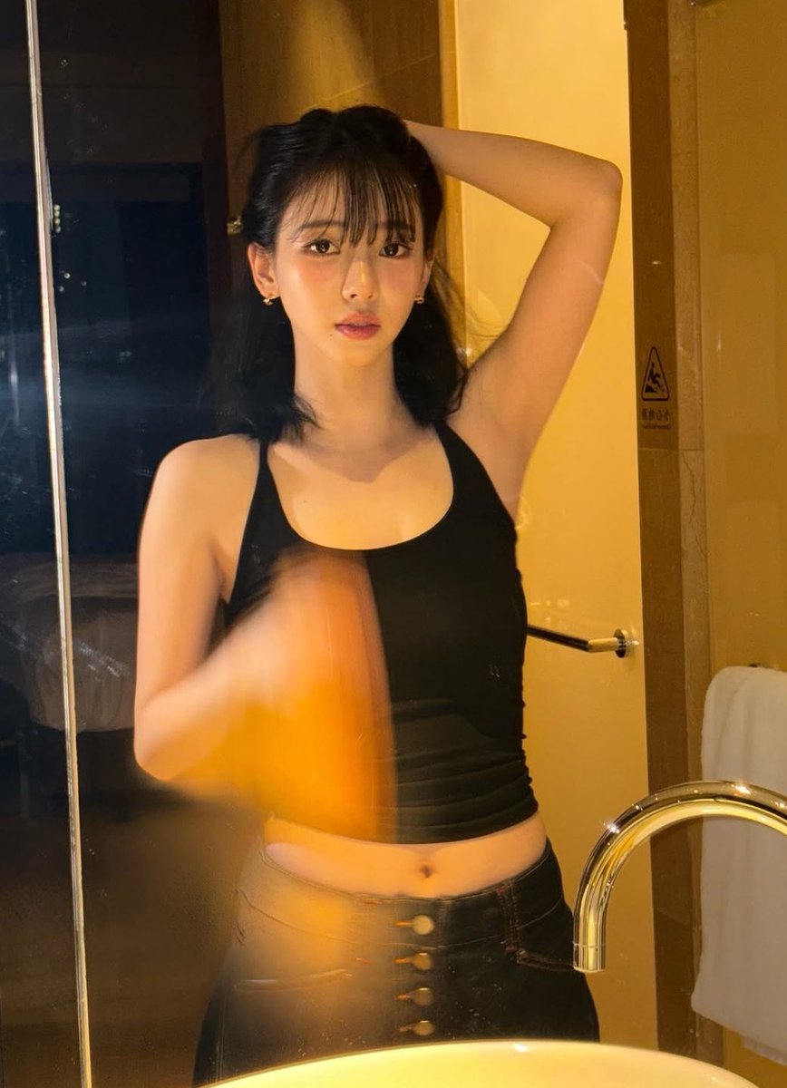 KRNLOOKS's tweet photo. GIRLFRIEND CODED #KARINA #카리나 https://t.co/jrJCR6GZCc