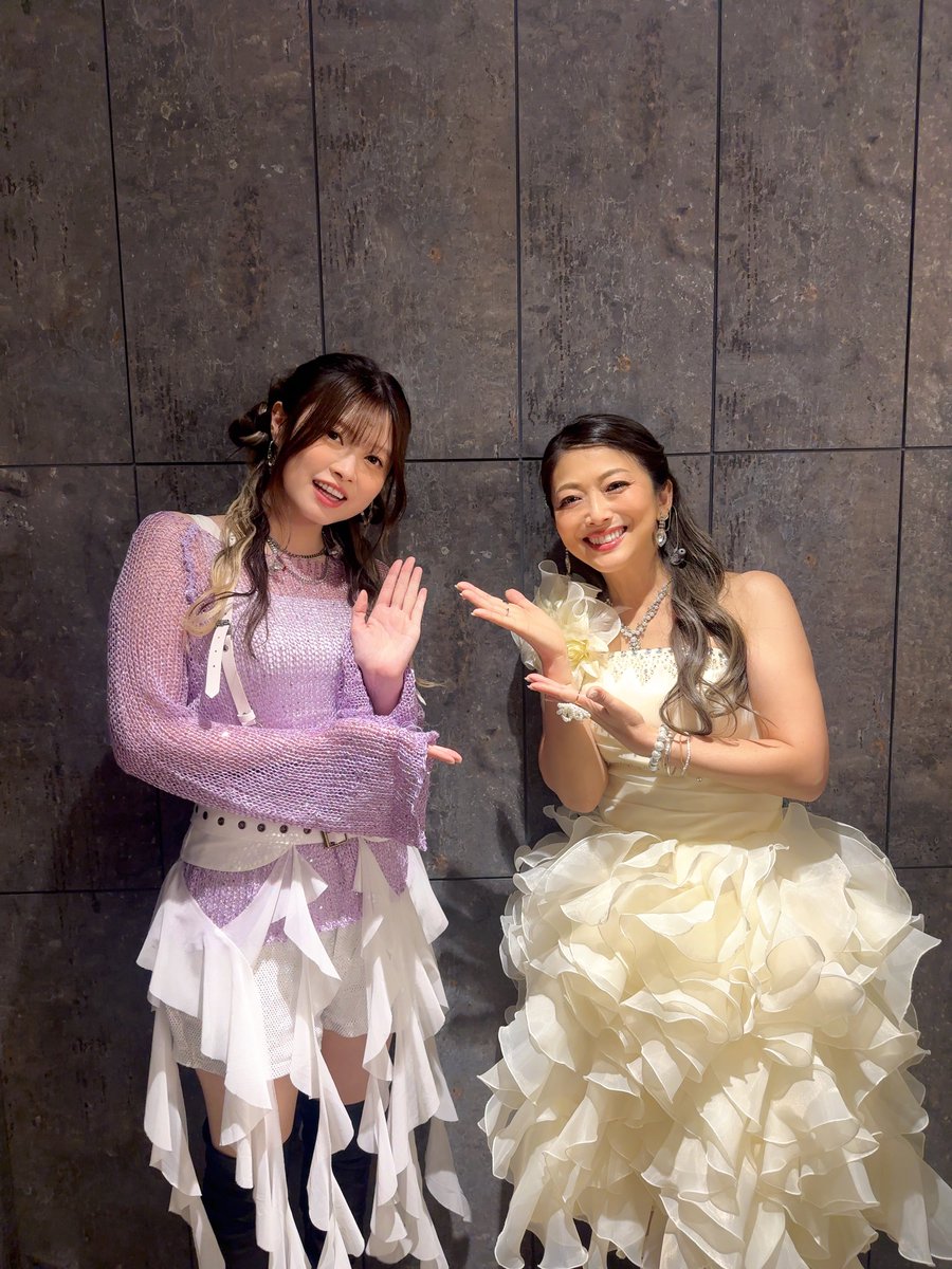 Suzuki_Konomin's tweet photo. #ANISAMA MALAYSIA 2026
-Gateway-

スペシャルコラボは、
Liaさんと"鳥の詩"
Machicoちゃんと"シルエット"
でした！！！

素敵なお花もありがとうー！！！
Terima kasih❤️‍🔥🥹✨✨ https://t.co/JHXRryr9Bs