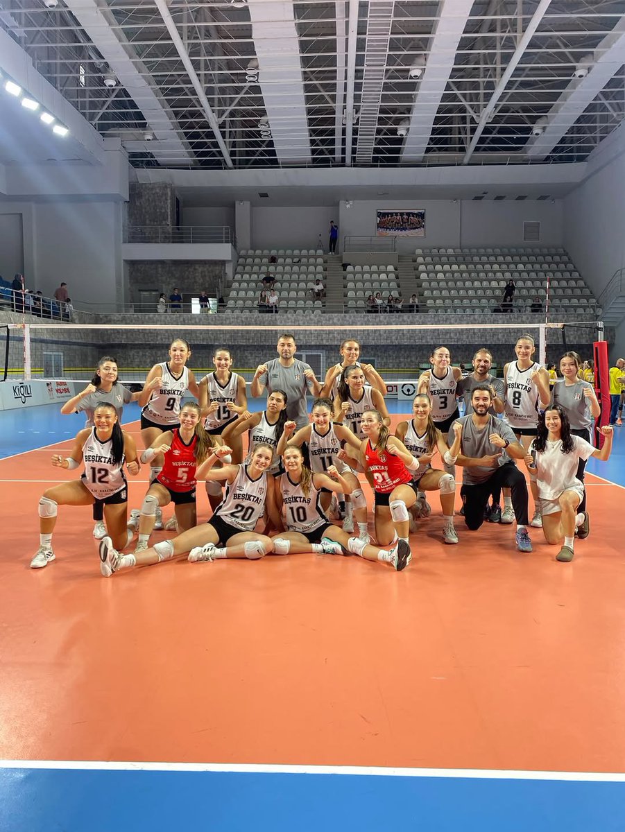 BurakCANLISOY's tweet photo. Beşiktaş Voleybol alt yapı 2/2

Genç Takım  1. Hafta

Beşiktaş : 3 - Pegasus: 0

25-7
25-5
25-9

Küçük Takım 1. Hafta

Beşiktaş : 3 - Pegasus: 0

25-14
25-10
25-19 https://t.co/7GPGpptriK