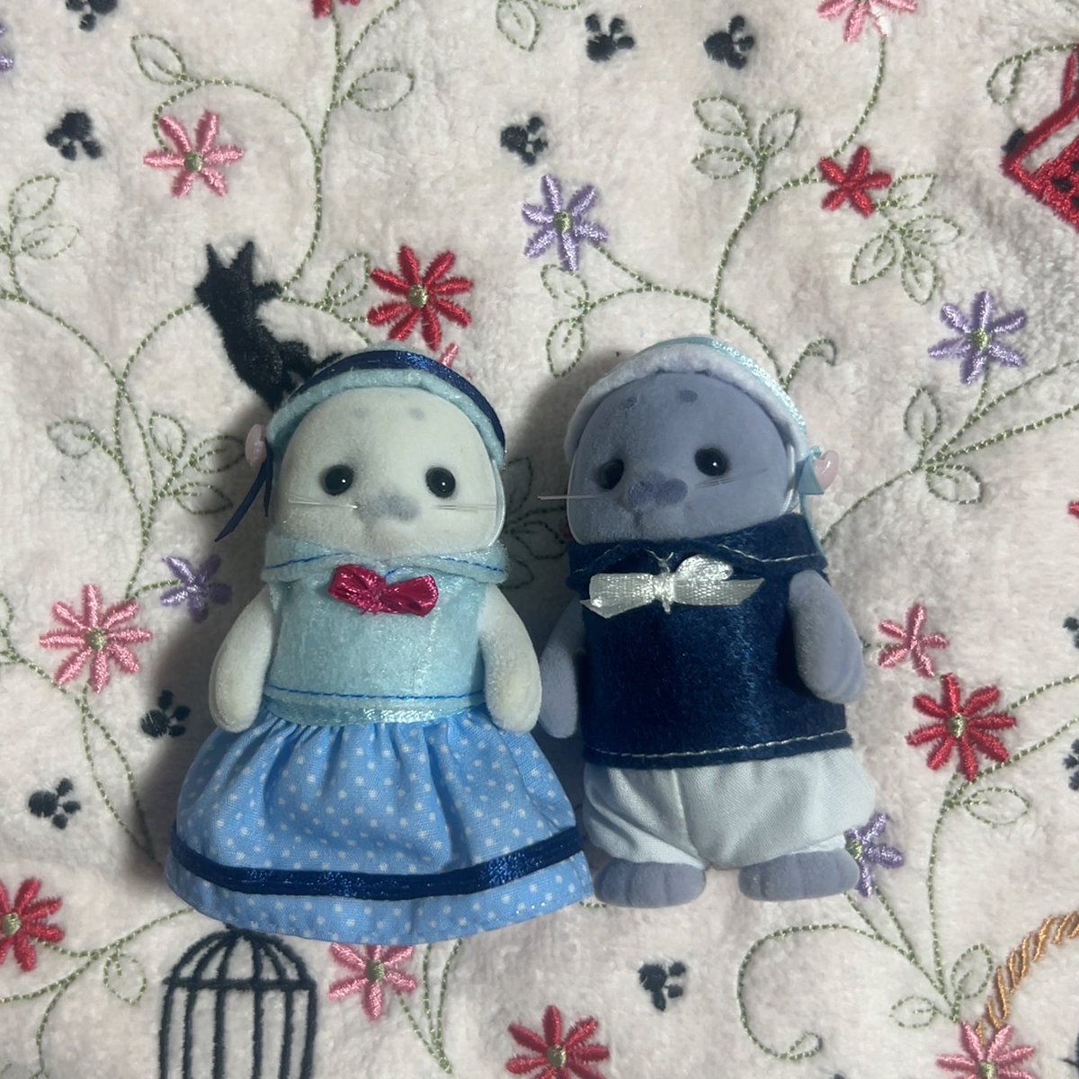 p2ogunn01's tweet photo. Wts พร้อมส่ง🧘🏼‍♀️💟 ขายเท ไม่มีซอง+กล่อง

ยีราฟ           165.- *มีตำหนิตรงจมูก
แมวน้ำคู่      220.-

📮 ส่งฟรี ดูเพิ่มเติมได้ค่ะ
#ตลาดนัดsylvanian #sylvanianfamilies #ตลาดนัดซิลวาเนียน https://t.co/L0fdk1XIDA