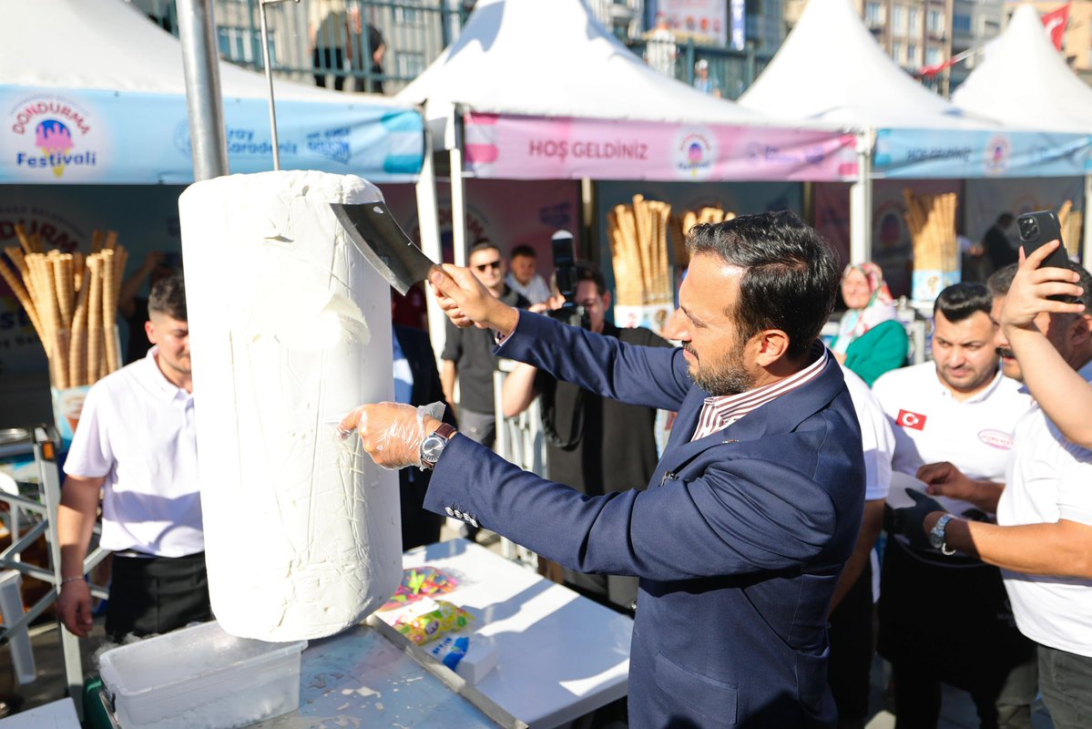abdullahozdemir's tweet photo. Çocuklarımızın neşesine, ailelerimizin güzel sohbetlerine ortak olduğumuz keyifli bir gün geçirdik. 🍦

Gaziosmanpaşa Belediyemizin düzenlediği Dondurma Festivali için Belediye Başkanımız Sayın @eraykaradeniz ve emeği geçen herkese teşekkür ediyorum.

Nice güzel buluşmalarda bir arada olmak dileğiyle.