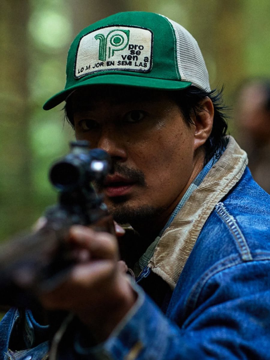 JoInSungPH's tweet photo. #ZoInSung's three films for this year:
from '#HUMINT' to '#HOPE,' where he showcased live action with almost no stunt doubles, and '#PossibleLove,' which dealt with the life of a laid-off worker, it was a series of challenges for him.
"The genre of HOPE is actually quite difficult. I asked myself many questions: Should I take on this challenge or play it safe? Is my body in a condition to handle it? Can I throw myself into this project?”
He concluded with, “Now that I have reached the level of a senior, it would be good to take on a challenge.” He stated that he “did not want to make his activities boring,” and that his decision was driven by “a personal desire not to stay put, even though it was a challenge with a high probability of ending in a bad outcome.”
https://t.co/tKpR59FYAg
#joinsung #조인성