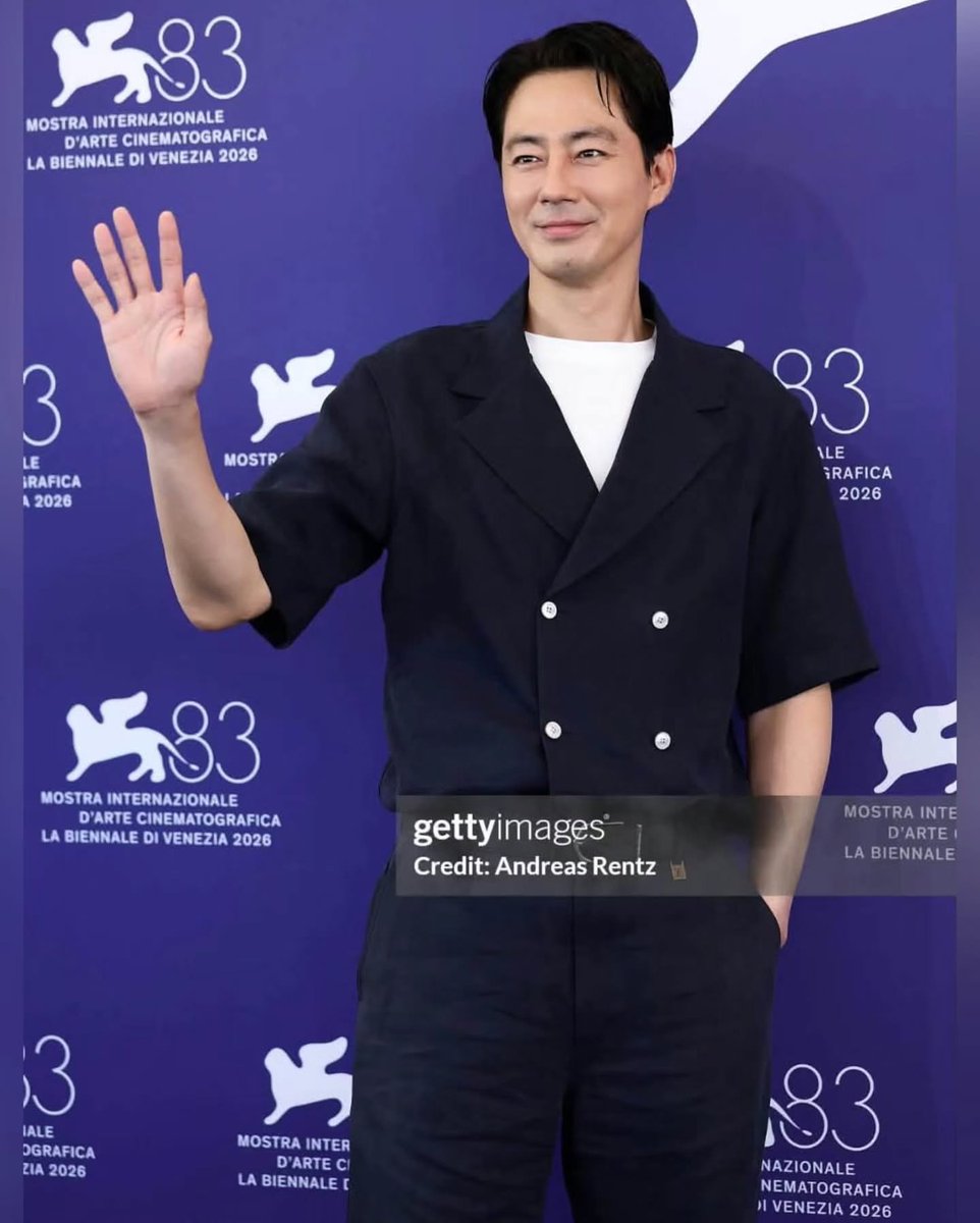 JoInSungPH's tweet photo. #ZoInSung's three films for this year:
from '#HUMINT' to '#HOPE,' where he showcased live action with almost no stunt doubles, and '#PossibleLove,' which dealt with the life of a laid-off worker, it was a series of challenges for him.
"The genre of HOPE is actually quite difficult. I asked myself many questions: Should I take on this challenge or play it safe? Is my body in a condition to handle it? Can I throw myself into this project?”
He concluded with, “Now that I have reached the level of a senior, it would be good to take on a challenge.” He stated that he “did not want to make his activities boring,” and that his decision was driven by “a personal desire not to stay put, even though it was a challenge with a high probability of ending in a bad outcome.”
https://t.co/tKpR59FYAg
#joinsung #조인성