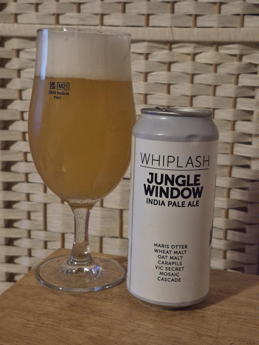 MarkRamsden16's tweet photo. So much going on here, lots of malts to give a base for the full spread of hops, tart berry and oranges and lemon, grapefruit and grape, pine and peach.
A 7% abv IPA that's creamy and hazy and pours with a frothy head.
#beercans #craftbeerlover #craftbeer #irishcraftbeer https://t.co/oHs5T3edxL