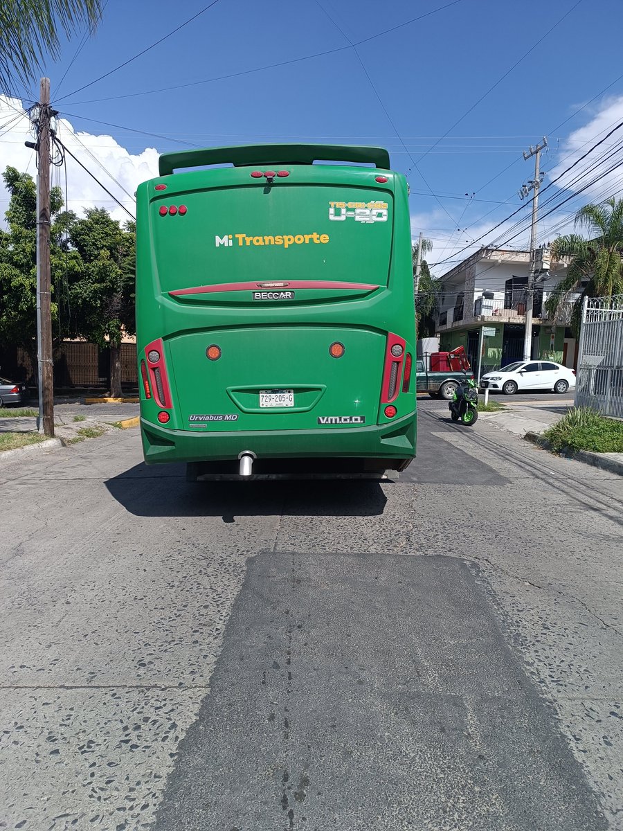 jorgee_jume's tweet photo. Autobús a exceso de velocidad, no sube pasaje, insulta automovilistas. Autobús 1520, Ruta 1501, 636-A. Dirección hacia Coronilla. Mi ascenso a la unidad fue a las 14:36 horas en Atemajac. Espero acciones y una respuesta a la brevedad por parte de la Secretaría.
@TransporteJal https://t.co/shVWsw5YQF