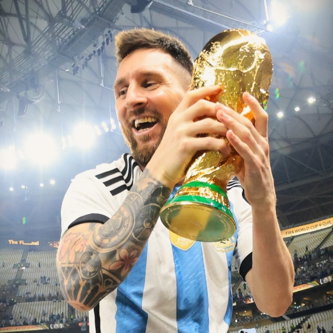 MrBeastInsights's tweet photo. MrBeast is now tied with Messi in followers.

He's on track to pass Messi in less than 24 hours at current growth rates. https://t.co/D6VzAYnUl3