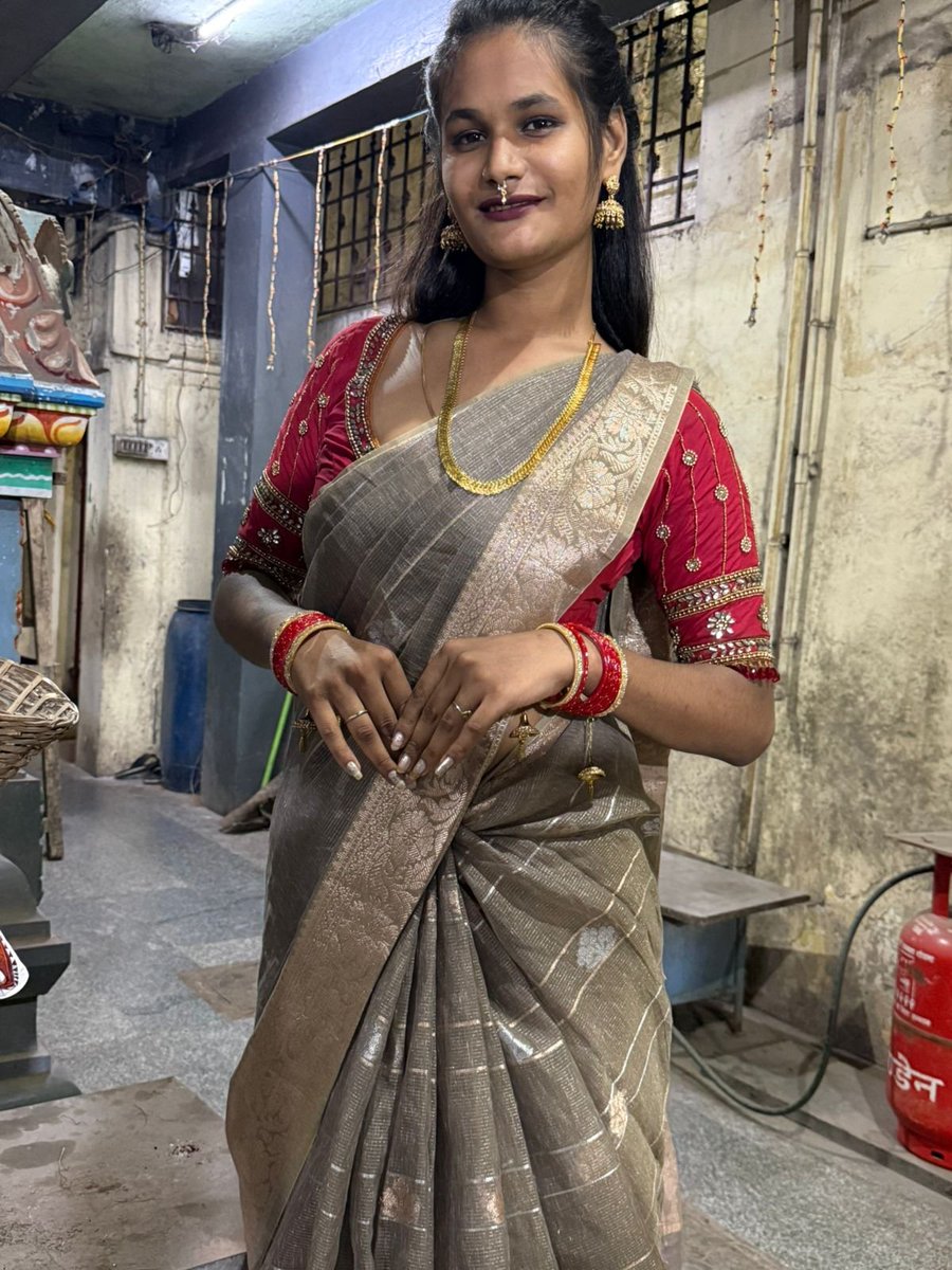 aishubby2's tweet photo. Heyy aishu transgirl here 😋 saree with mallipooo😘 thala fulla ah mallipoo vachi iruken athe mallipoo oda camshow Iruku guys 💦🫦 intrested people dm on telegram id     @Aishu_bby_girl34

#saree #mallipoo #tamilponnu 
#structure #sexy #camshow https://t.co/ssTCwVsGpc