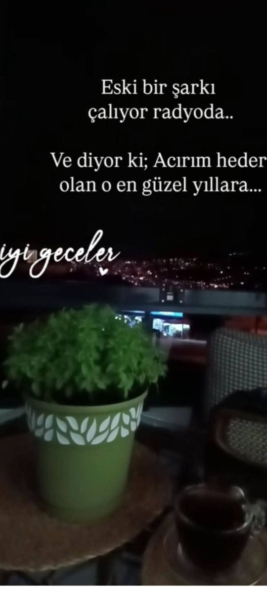 K2_kaptan's tweet photo. Ne mi istiyorum?
Eylül gibi bir şey istiyorum ben.
Yakmasın.
Üşütmesin.
Sarı-yeşil olsun.
Sarı sabrım, yeşil dileğim olsun.
Rüzgarı ılık essin, yağmuru huzur versin.... ✍️

İyi Geceler  ✨️ ⚓️

#geceyeBirSöz 
#iyigeceler https://t.co/kSzFePdSbt