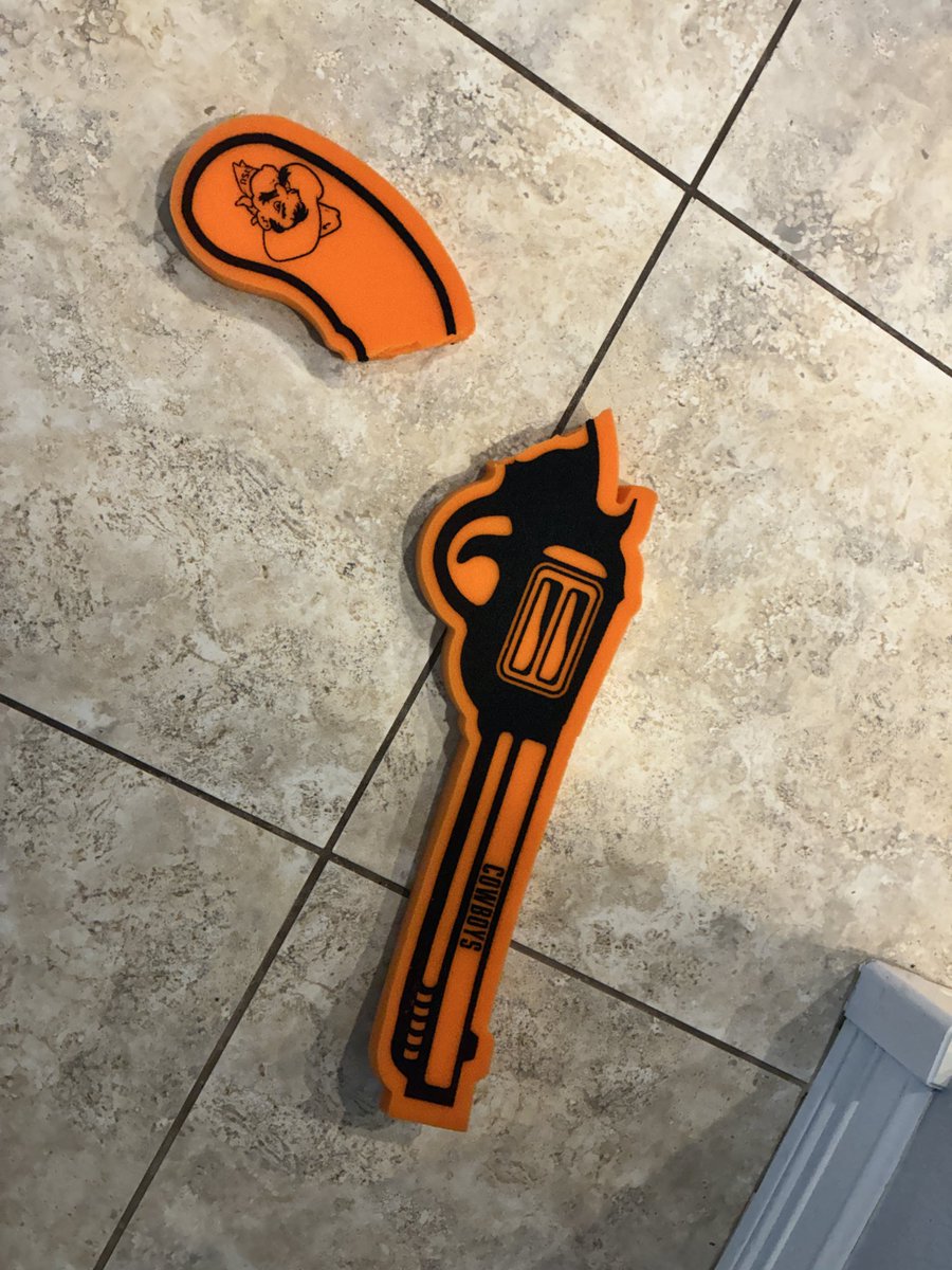 1andonlyJonnyT's tweet photo. Casualty of the #okstate game but WORTH IT! Go Pokes! #BeatOregon #Payback
@OSUAthletics https://t.co/sq5xHFyCmH