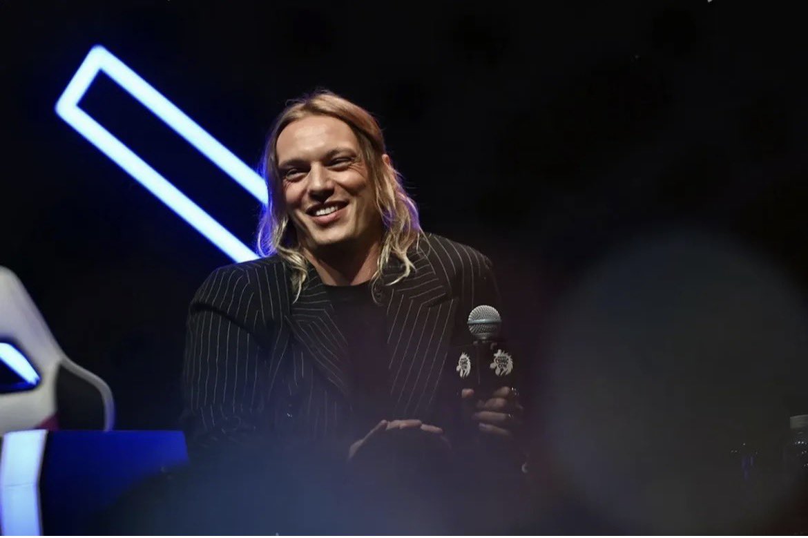 coolScorpiyy's tweet photo. Daily Jamie Campbell bower 32 🤍🖤💕❤️✨💫🎶🎸 https://t.co/c8HkUIeLJ3