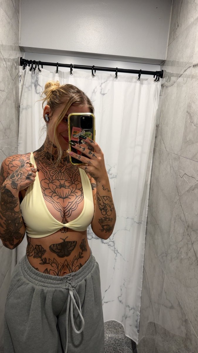 FindommeLexi's tweet photo. Just a cutie hitting upper today https://t.co/Xo6ctGW07Q