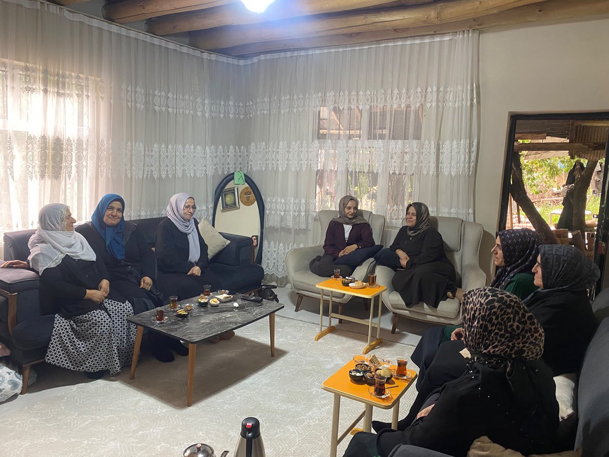 resmi19106's tweet photo. Kadın kolları başkanımız sayın @nurcanhakan65  ve teşkilatımızla birlikte geçtiğimiz günlerde ilçemizde kaza geçiren teşkilat üyemiz olan Menice kaymazı’ın oğlunu ziyaret ederek geçmiş olsun dileklerimizde bulunduk.
@rterdogan @tugbaisikercan 
@zerrin_alpaslan_65 @abdulahatarvass https://t.co/DGz4bCsNgE