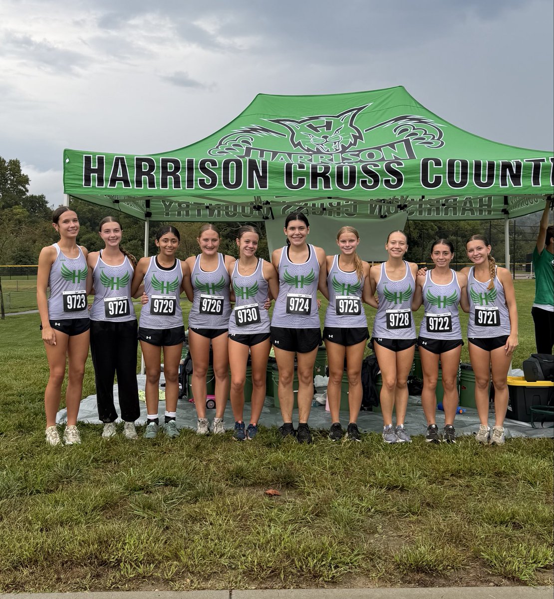 HarrisonHSCC's tweet photo. 🏆 Big win for the girls' team, taking 1st place overall at the Taylor Invitational!

🥇 1st Place: Abigail Dunn
🥈 2nd Place: Kayla Kirby
🥉 3rd Place: Elana Campton
🥉4th Place: Caragan Connelly
🥉 5th Place: Ella Russell
🥉8th Place: Peyton Reid

#ThinkBig https://t.co/OM02LXBdVJ