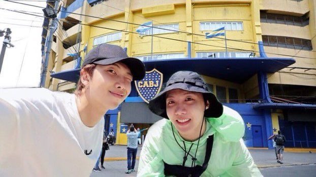 maicarth6's tweet photo. lo q m imagino que van a hacer los bts en su dia libre en arg https://t.co/lpR8mP5sJr