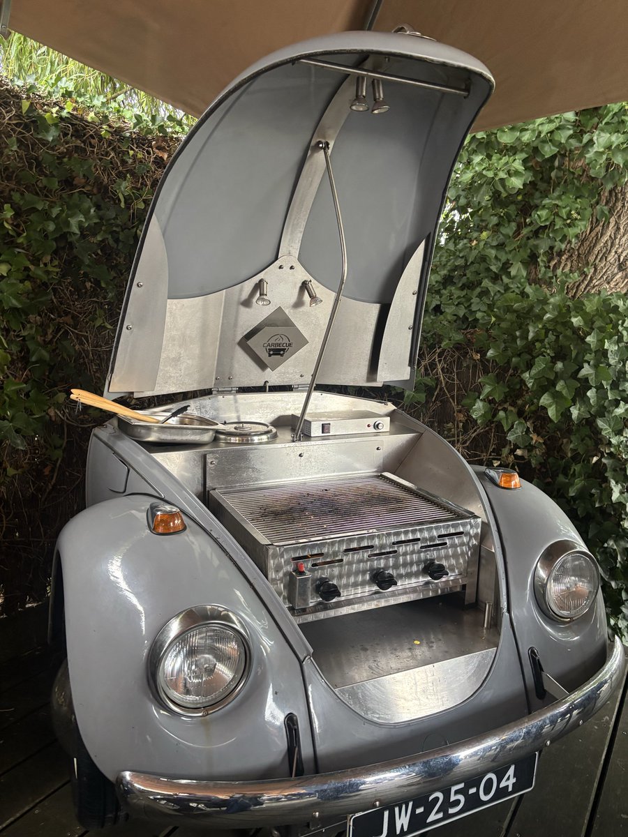 TriumphTruxton's tweet photo. @BNRpetrolheads @Arthur1Arthur @Brantsen Leuk weerzien met leden vanuit de komjoenittie, met wederom mooie auto’s, maar het ging nu vooral om de BBQ https://t.co/sbGaDgOiLa