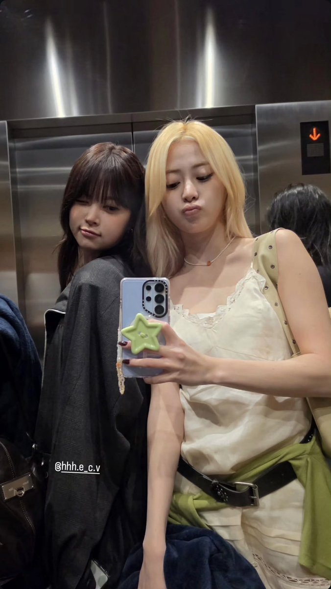 lsserafimarg's tweet photo. [허윤진] ACTUALIZACIÓN EN IG

🎶: I Like Ur Look        by Kim Petras

#LESSERAFIM #르세라피 #LESSERAFIMARG #HUHYUNJIN #허윤지 https://t.co/JsTJ3TCQ0v