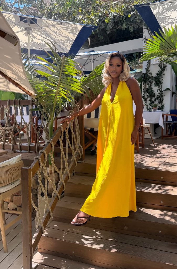 Ariel_sxn's tweet photo. Cinderella dressed in yellow https://t.co/APMxTS1hEj