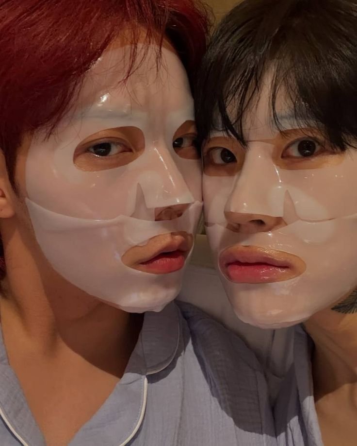 tendok_satoriii's tweet photo. FAZENDO SKINCARE COM O WAKATOSHI HEHE https://t.co/oWoS0WTGB9