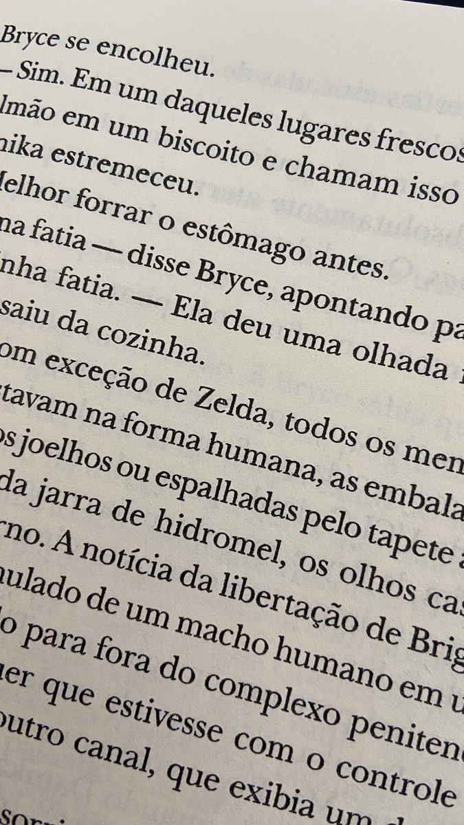 yoncewift's tweet photo. Zelda oq é que tu ta fazendo em cidade da lua crescente???? https://t.co/bZaHLDAz27