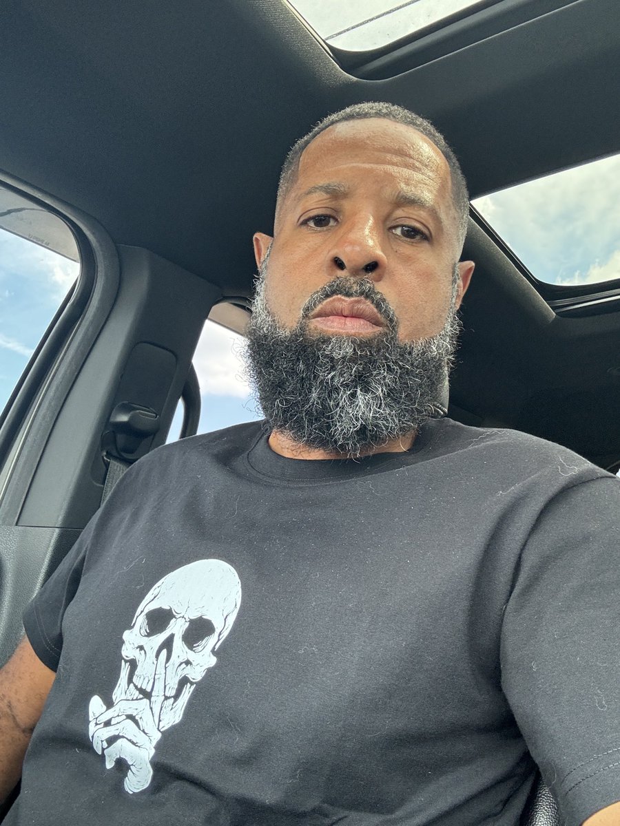 RandyJacksg81s's tweet photo. Happy Saturday 🚶🏿‍♂️ https://t.co/5IsMo4nNfc