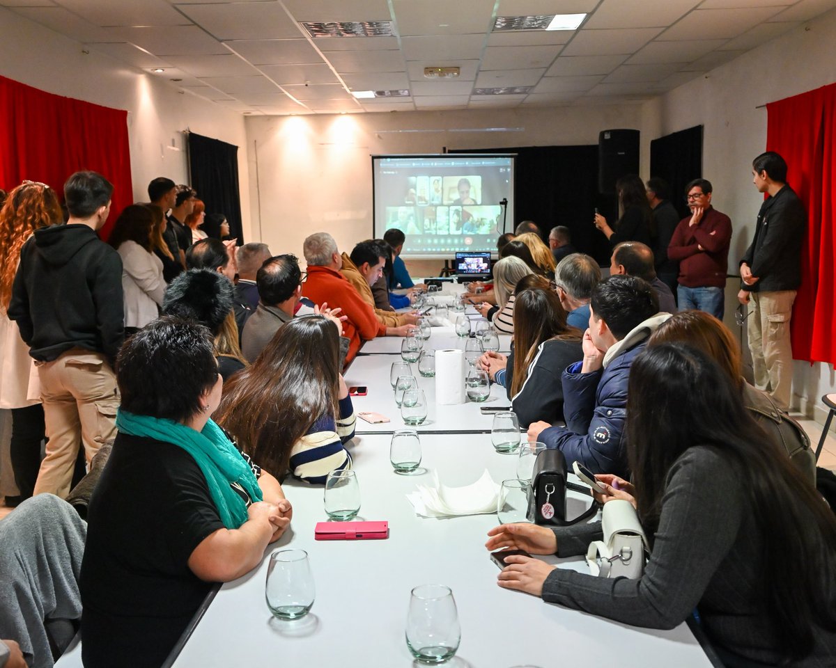 mpmedina2010's tweet photo. 🇵🇱 TRELEW PRESENTE EN GAIMAN

Desde el Comité UCR Trelew acompañamos al @ucrchubutcp y a correligionarios de Chubut en el respaldo a Raúl Ferrero como candidato a intendente de Gaiman.

Unidad y trabajo para fortalecer al radicalismo de cara al 13 de diciembre. 💪🏻 https://t.co/G6iWi6kbxh