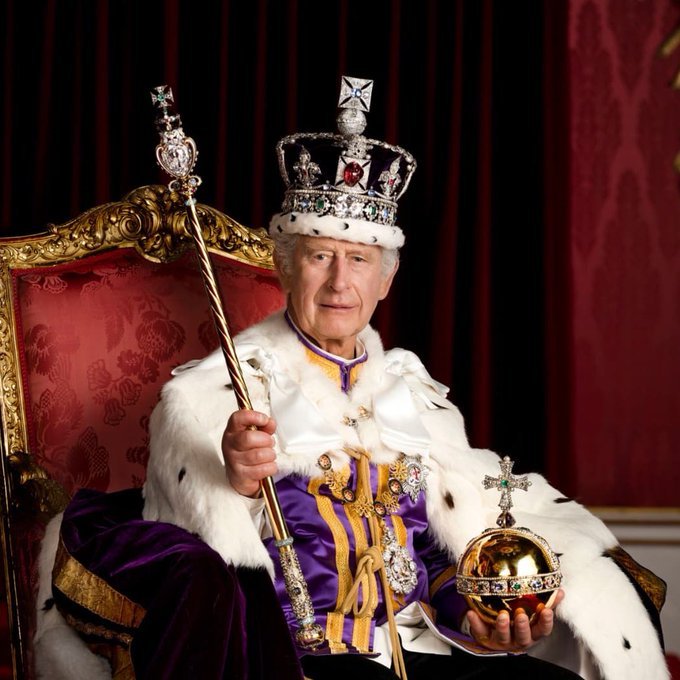 Englishwins's tweet photo. He could have saved and prevented so many english women and children from being killed and raped at the hands of foreigners and yet he chose to side with them instead of the English! 

Not a king, he's the lowest form of life walking this planet and may he rot in hell for eternity for what he's done!