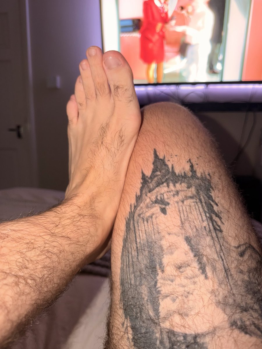FeetByFabio's tweet photo. Gay - UK 

See the full video - https://t.co/KY1sJVLOck https://t.co/zhLNQyHcoS