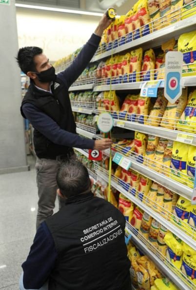 DiegoMac227's tweet photo. Los que critican a Milei por la inflación (como si no se hubiera hecho mucho), son los mismos que iban por los supermercados midiendo las góndolas como forma de contrarrestar la impresión de billetes. https://t.co/CyZZG6wEQ4